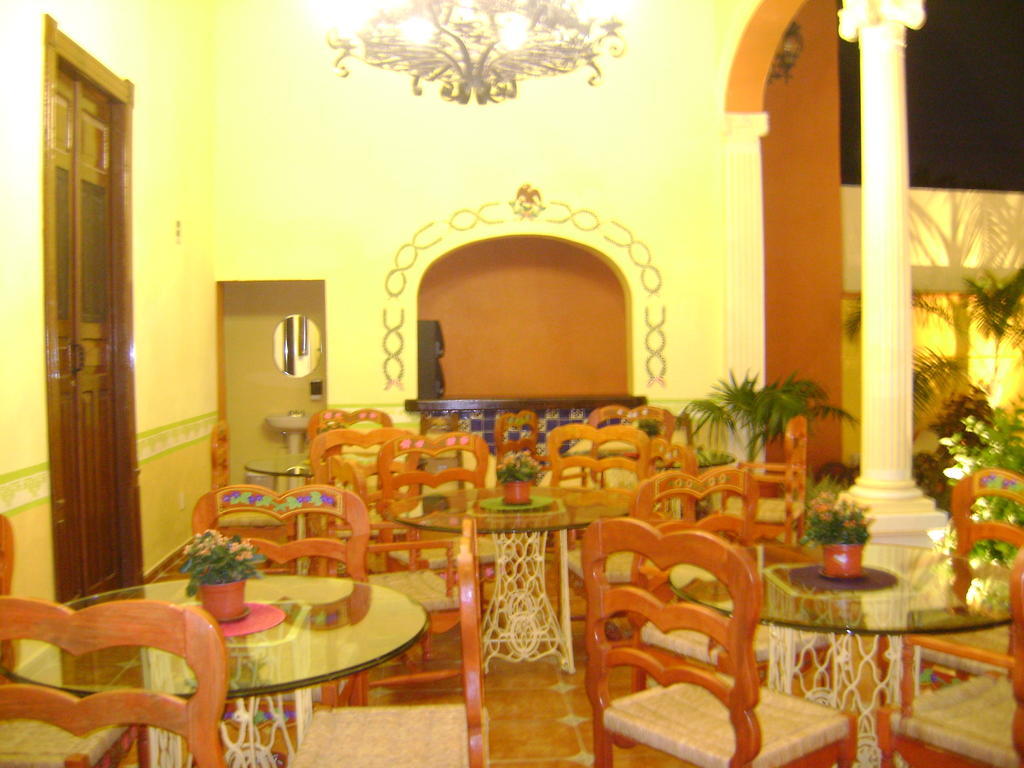 Casa De Las Columnas Mérida Exteriör bild