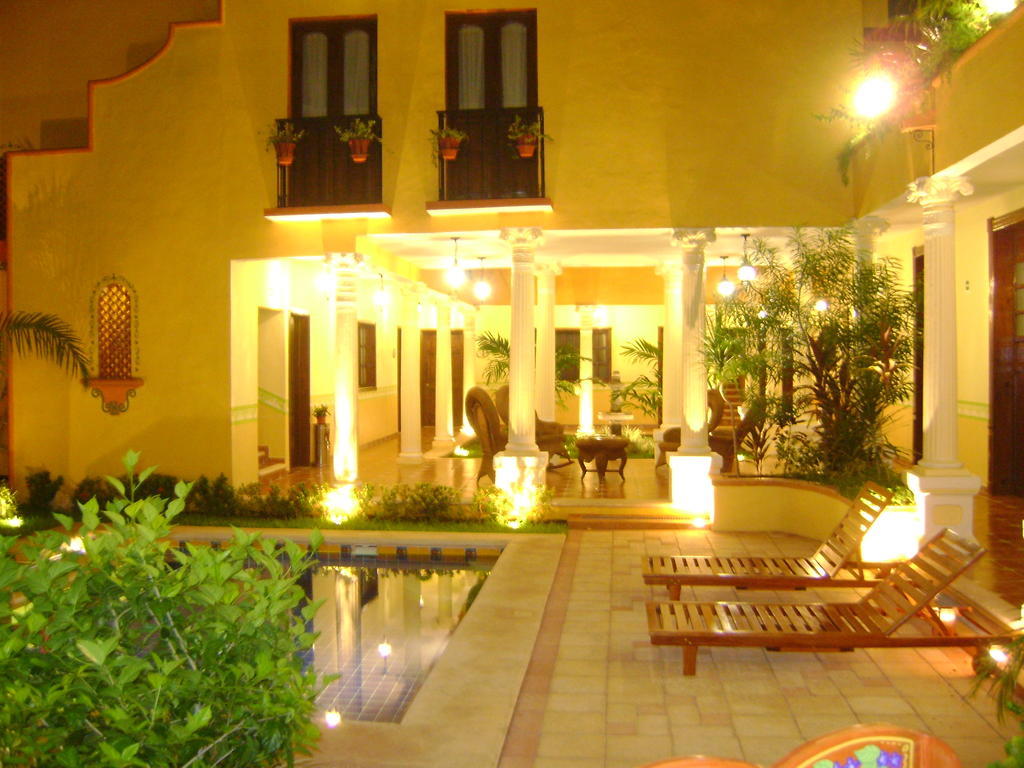 Casa De Las Columnas Mérida Exteriör bild