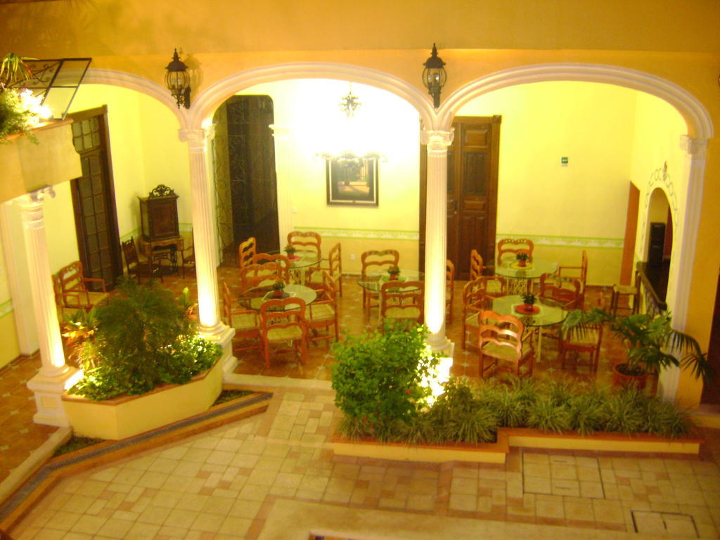 Casa De Las Columnas Mérida Exteriör bild