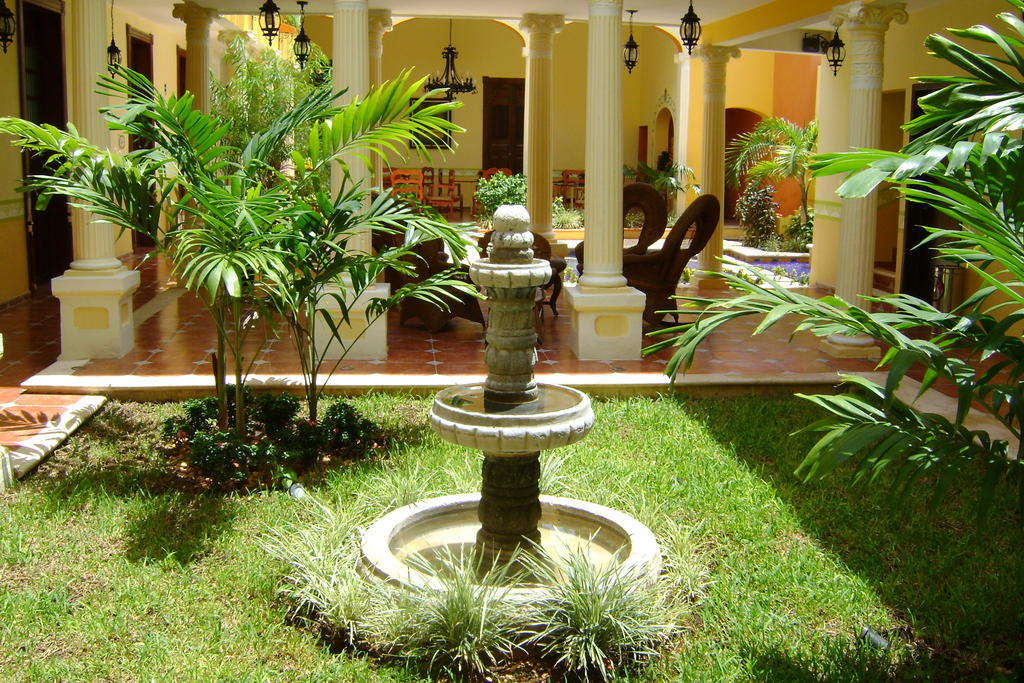 Casa De Las Columnas Mérida Exteriör bild