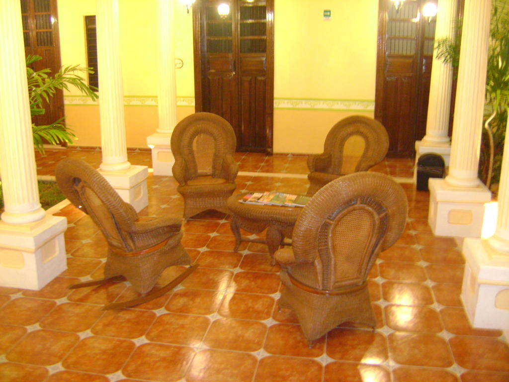 Casa De Las Columnas Mérida Exteriör bild